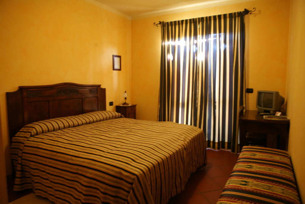 Agriturismo La Virginia Villa Revello Exterior photo