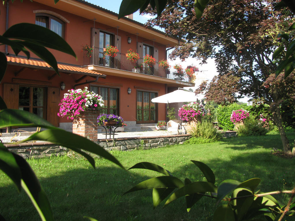 Agriturismo La Virginia Villa Revello Exterior photo